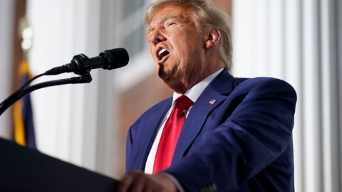 DONALD TRUMP AVISHUTUMU VYOMBO VYA HABARI KWA UPOTOSHAJI