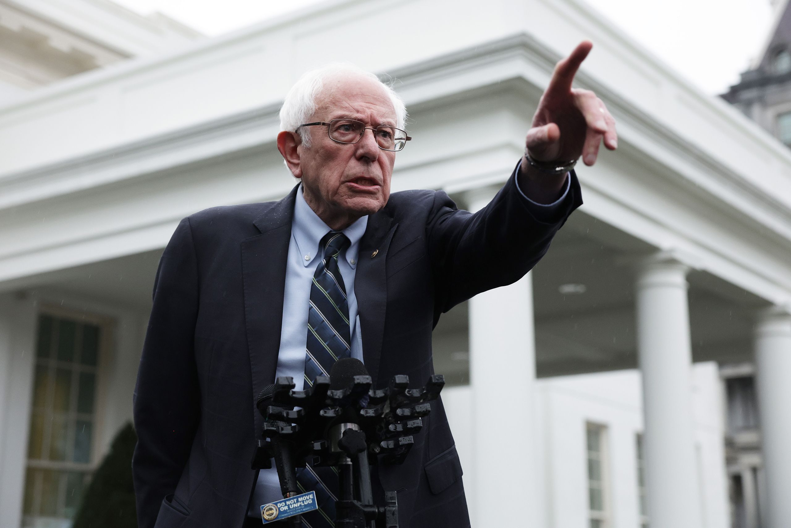 ‘Komesheni Vita Haramu Dhidi ya Iran’: Bernie Sanders Aonya Kuhusu Mdororo wa Kiuchumi Marekani